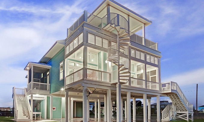 San Luis Beach House | Get the best of both worlds, beach & bay, in this luxurious waterfront home.