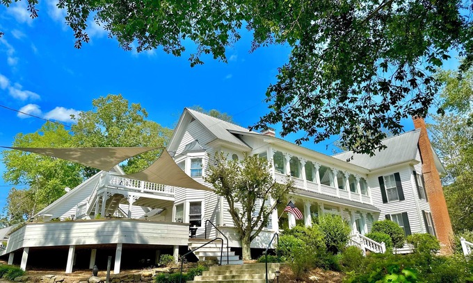 Cedar Bluff House | Getaway at the "Gardenia" Suite -Pool, Hottub, kayaks, fire pit, & lake access!
