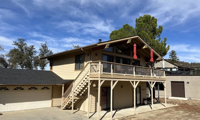 Oak Shores House | Getaway To This Relaxing, Comfortable Home With Internet! Pet Friendly