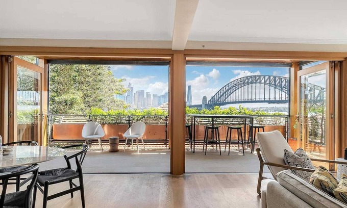 Kirribilli Apartment | Getawayz NSW - Heatherbrae I - Luxurious 3 Bed Apartment, World Class Harbour Bridge Views.