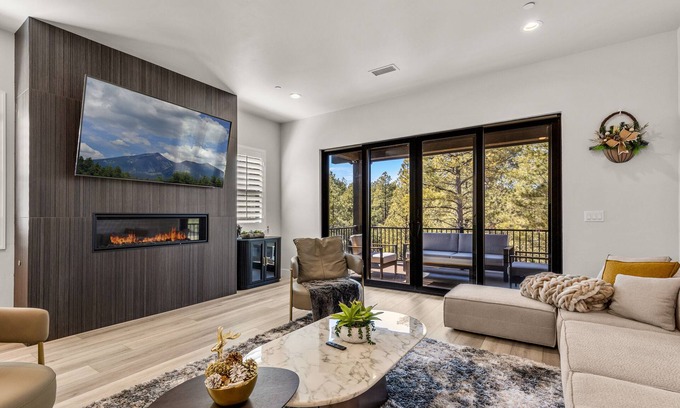 Flagstaff House | Getting Woodsy Wit It! NAU and Grand Canyon! Save!