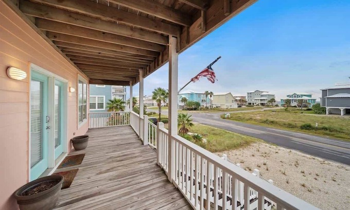 Morgantown House | Gift by the Sea Spacious Family Retreat Wildlife Haven