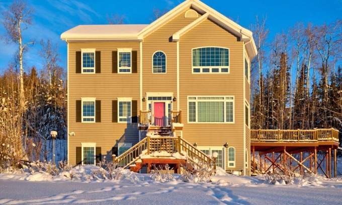 Fairbanks House | Gigantic 6b5b home with stunning view & spacious rooms