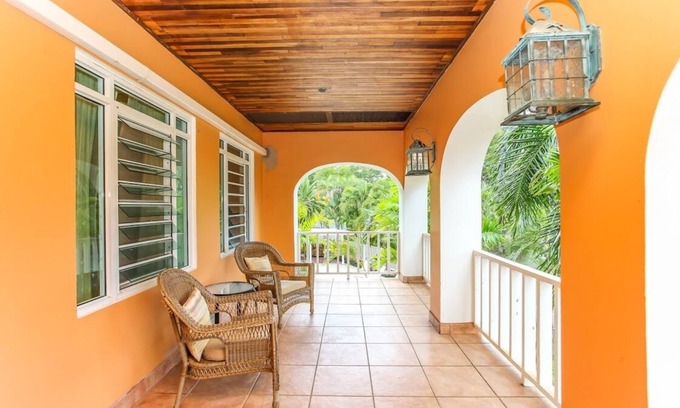 Estate River Villa | Ginger Fancy - 5BR on a Golf Course with a Pool!