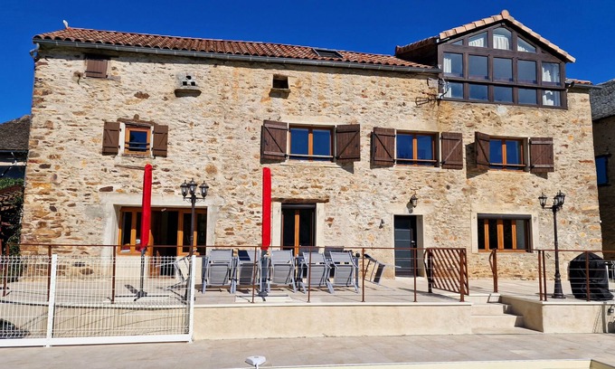 Pampelonne House | Gite 15 pers Tarn Aveyron with heated swimming pool