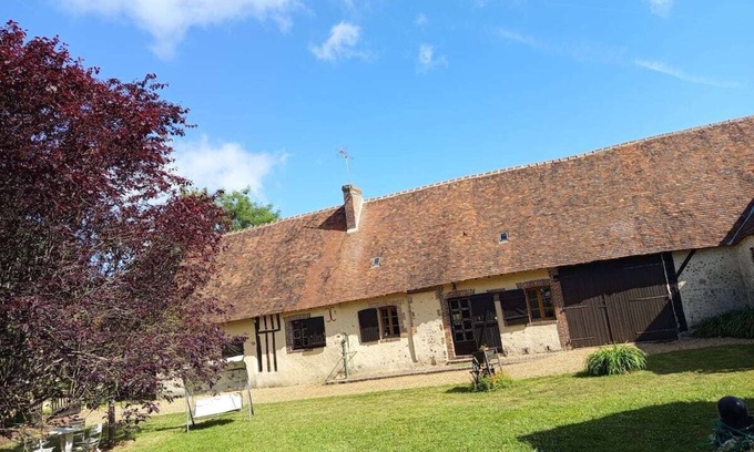 La Bazoche-Gouet House | Gite at Le Petit Horizon. Quiet old farmhouse