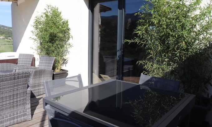 Montpeyroux House | Gite, back country, breathtaking view and jacuzzi