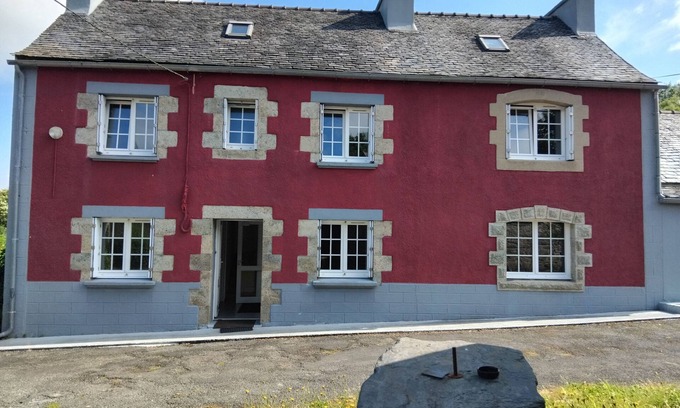 Plouneour-Menez House | Gite Chez Charlotte, Maison Dans Hameau au Calme