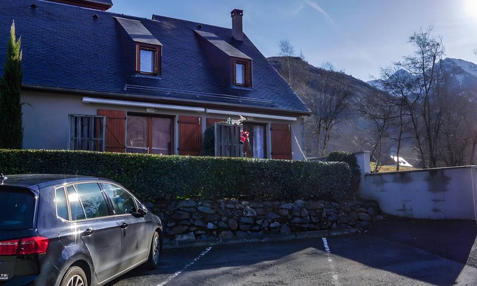 Peyragudes Cottage | Gîte 'Clarabide' with Mountain View, Private Terrace and Wi-Fi