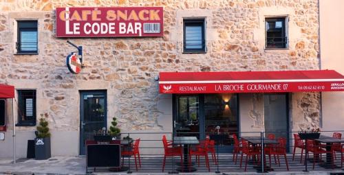 Saint-Julien-Labrousse Hotel | Gite d'étape le code bar