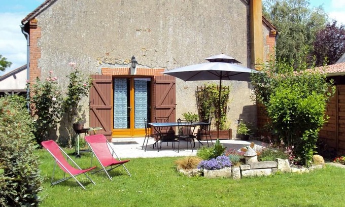 Dampierre-en-Burly Cottage | Gite Dampierre-en-Burly, 2 bedrooms, 4 persons