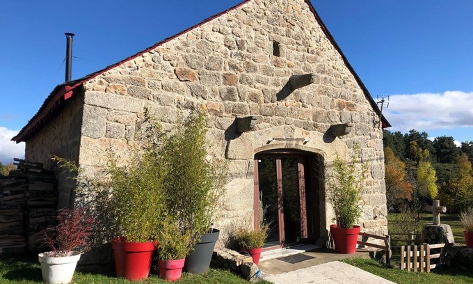 Peyre-en-Aubrac House | Gite de Groupe Lozère Aubrac