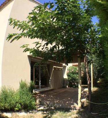 Saint-Genies-de-Comolas House | Gite Du Lavoir