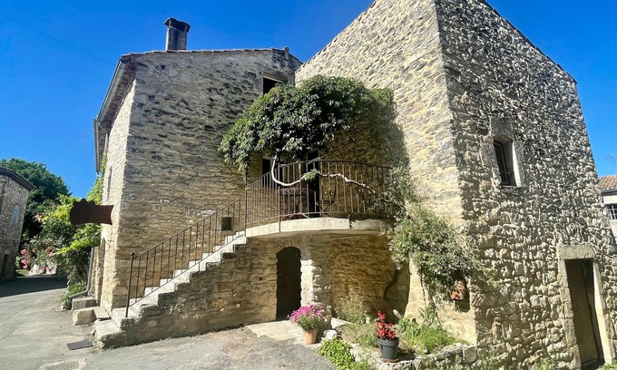 Saint-Privat-de-Champclos House | Gîte 6 pers, terrace, 12km from the Ardèche gorges, at the gateway to the Cévennes