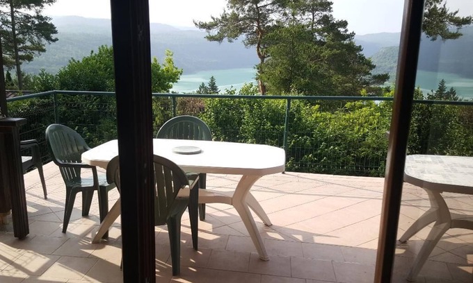 Maisod Apartment | Gîte in chalet View of Lac de Vouglans Jura