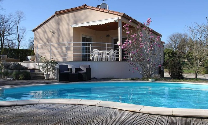 Le Montat House | GITE NEAR CAHORS WITH PRIVATE HEATED POOL