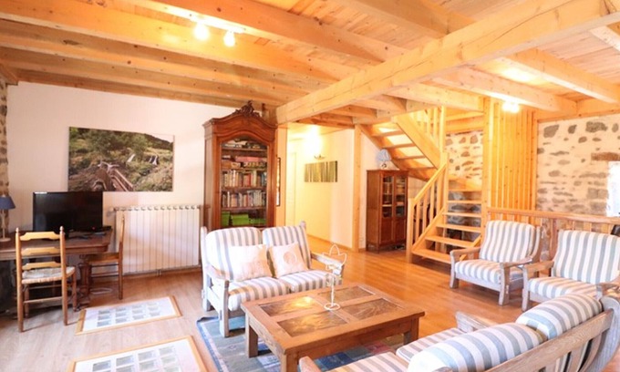 Paulhac Cottage | Gite Paulhac, 5 bedrooms, 12 persons