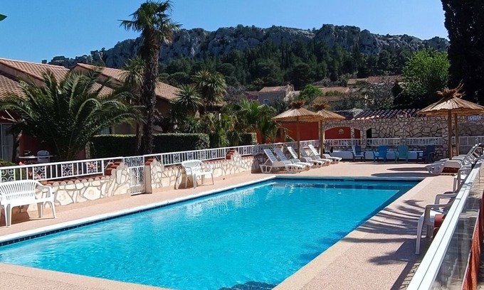 Roquefort-des-Corbieres House | Gitelacapelle with 3 swimming pool rooms, 10mm from wild beaches, tropical setting .