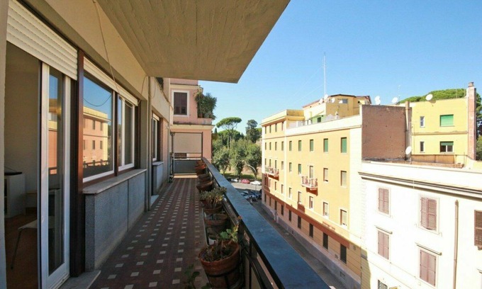 Aventine Apartment | Giulietti 2250, Bright 3BR With Balcony By Halldis