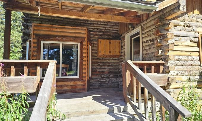 Kenny Lake Cabin | Glacier Cabin: Two-Bedroom Two-Story
