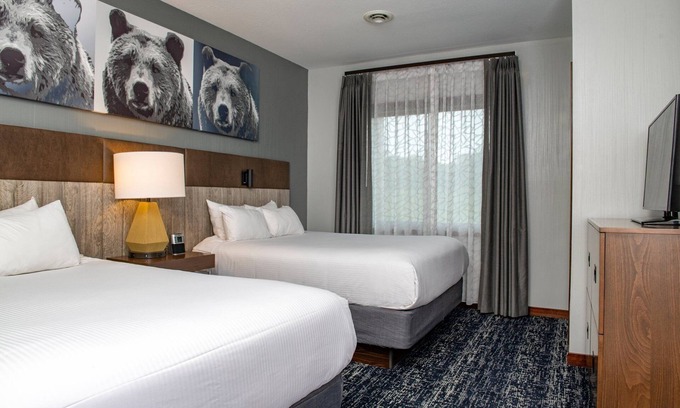 Lake Delton Resort | Glacier Canyon Resort With Free access to WaterParks and other Amenities