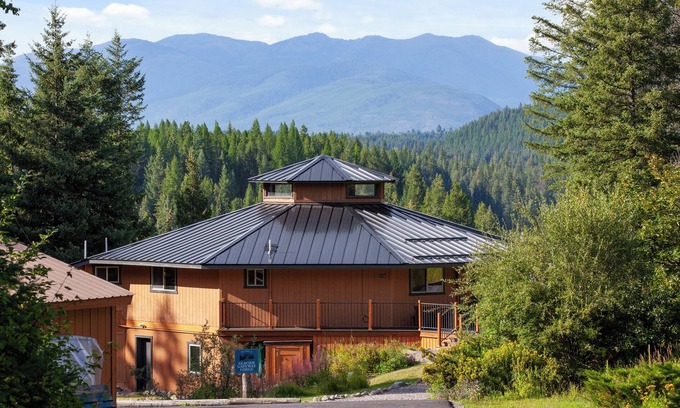 Whitefish House | Glacier Gateway Lodge - Luxury 6BR Glacier NP with River Views - FULLY LOADED!