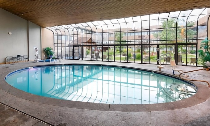 Kalispell Hotel | Glacier National Park Adventure! Indoor Pool, Pets Allowed, FREE Parking!