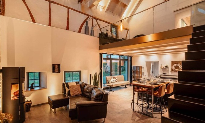 Kronenburg House | Glamorous Cottage Chimney Sauna