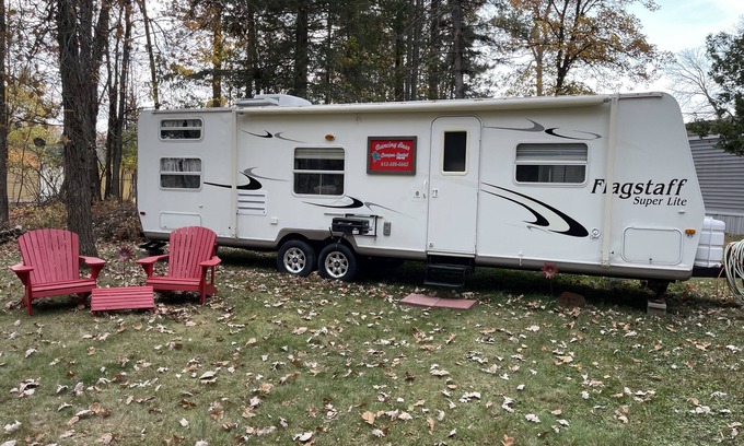 Longville House | Glamp in Style! Fish 10 Lakes/10 Miles! Cozy Camper 2 blocks to town & lake!