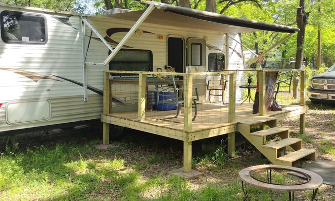 Wills Point RV Rental | Glamping, Fire pits, grills and Lakes.