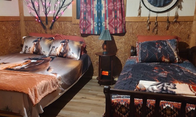 Franklin House | Glamping Room in Rustic Barn with horses!