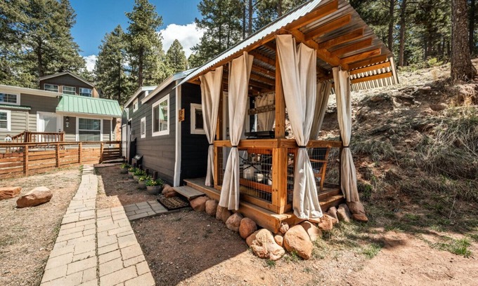 Woodland Park House | Glamping Under the Stars | Firepit, BBQ & Views