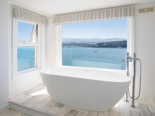 Menai Bridge House | Glan Dwr Bach