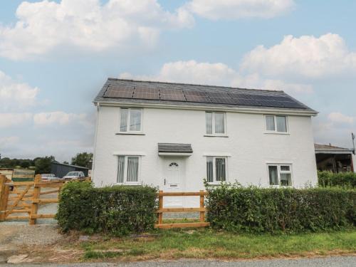 Gwystre House | Glandwr House