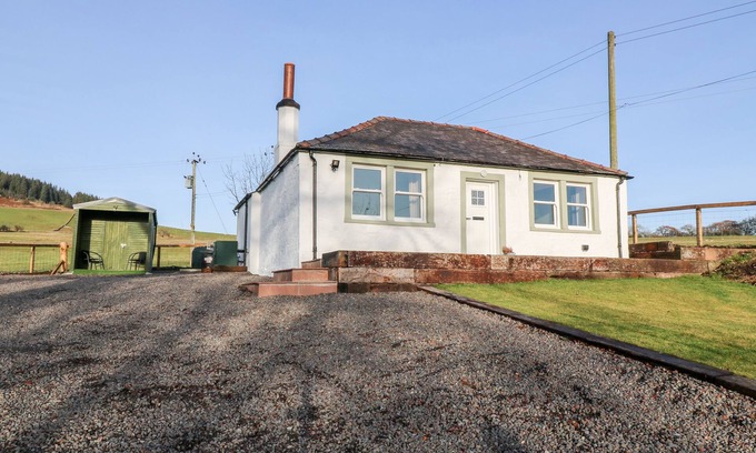 Newbridge Cottage | GLEBE COTTAGE, pet friendly, character holiday cottage in Lochmaben