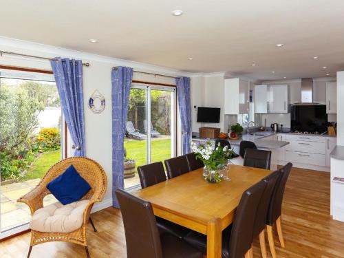 Aveton Gifford House | Glebe House