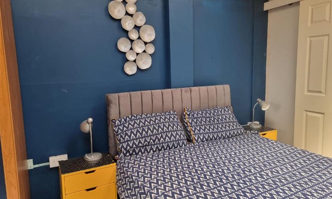 Ashford Bed & Breakfast | Glebe House, Private entrance, free parking on drive, Self check in, Netflix