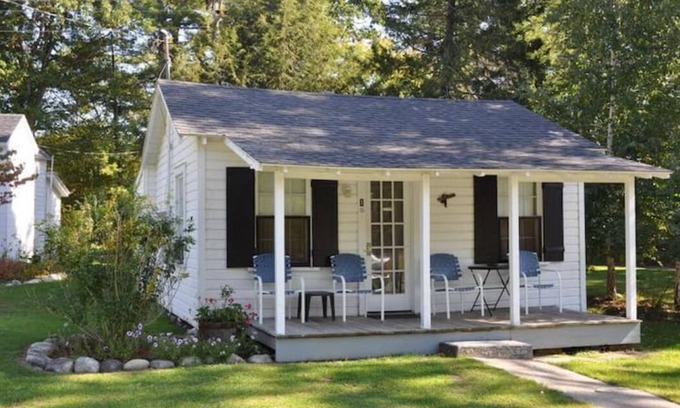 Lake George Cottage | Glen Cottage at Cozy Nook