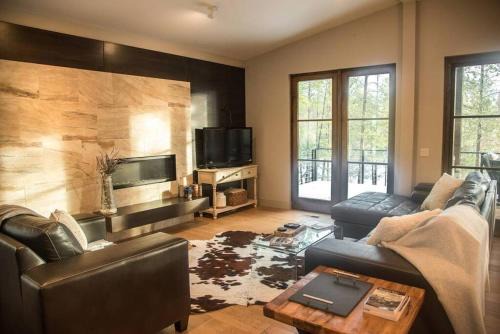 Columbia Falls House | Gleneagles Golf Course Retreat With Hot Tub