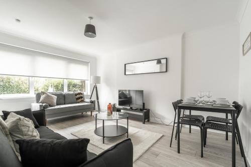 Tollcross House | Glenisla House