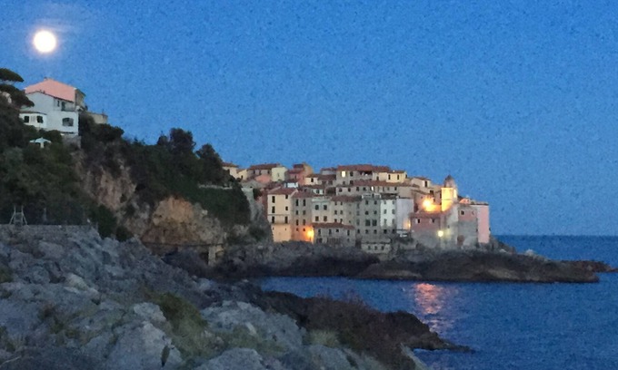 Tellaro Apartment | Glicine, unique location, independent apartment on the first floor of a villa