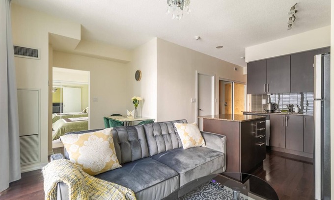 Downtown Toronto Condo | GLOBALSTAY. Classic 2Bd Apartment in Downtown with a Balcony