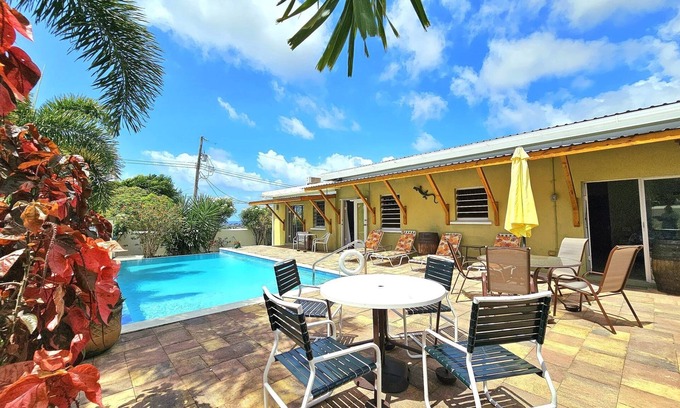 Gibbons Villa | Gloria’s Retreat n3-bedroom 3.5-bathroom Villa with AC