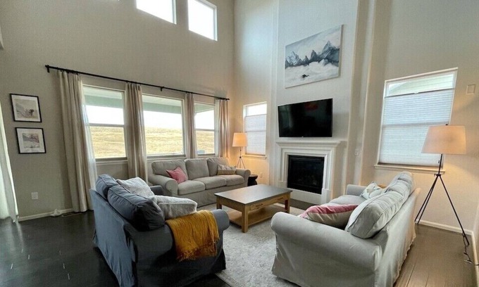 Arvada House | Glowing Retreat, Base of Foothills, Modern 5 BR, Entertaining Space!