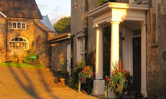 Llandybie Bed & Breakfast | Glynhir Mansion