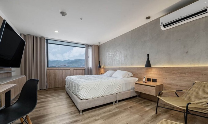 La Aguacatala Villa | Go Living 901 · Modern Loft with kitchenette & AC by HOUSY HOST