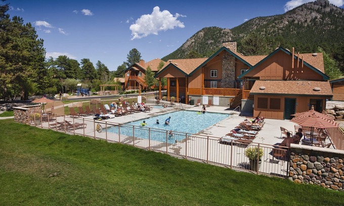 Estes Park Resort | God's country is a real thing !
