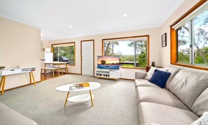 Blackheath Cottage | Godfrey's Cottage - Comfortable Home, 3 Bedroom, Deck, Reverse Cycle A/C, BBQ