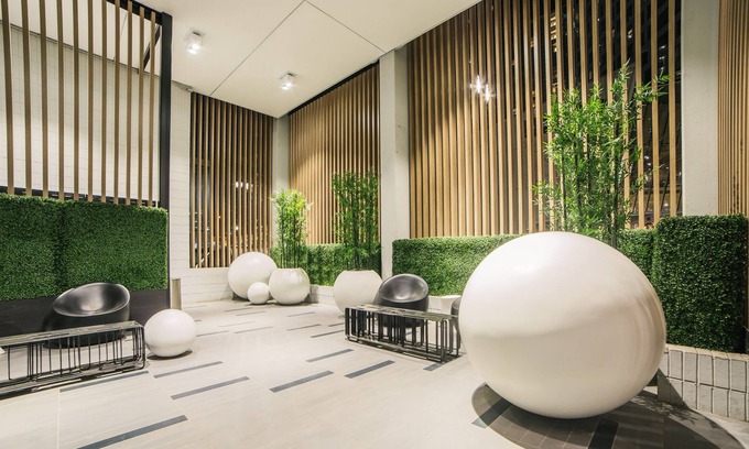Rush and Division Apartment | 🔸⭐️Gold Coast Luxury Home w/Rooftop Pool and Gym⭐️🔸