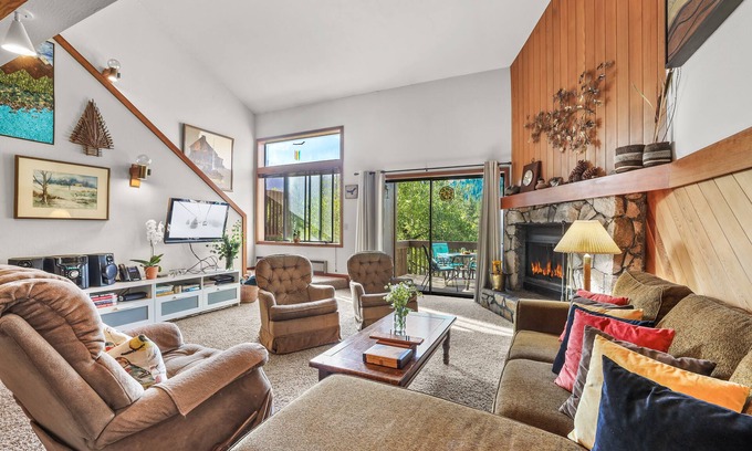 Olympic Valley House | Gold Medal Getaway: Free Shuttle to Palisades
